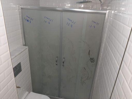 İçtenpen duşakabin uygulaması – özel ölçü ve cam desen çalışması.
